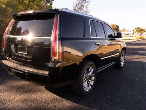 Used 2020 Cadillac Escalade Platinum image 3