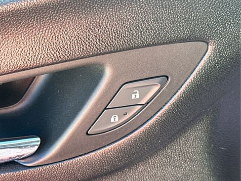 Used 2020 Chevrolet Equinox LT image 23