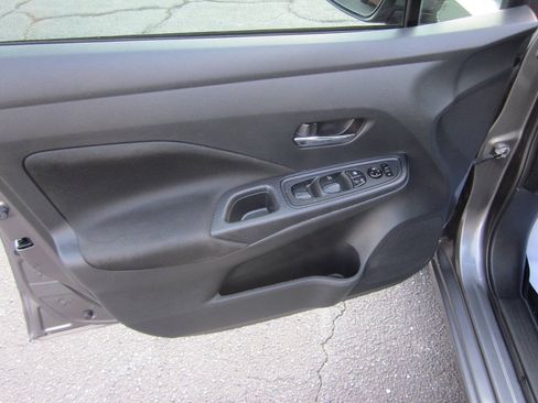 Used 2021 Nissan Versa SV FWD image 11