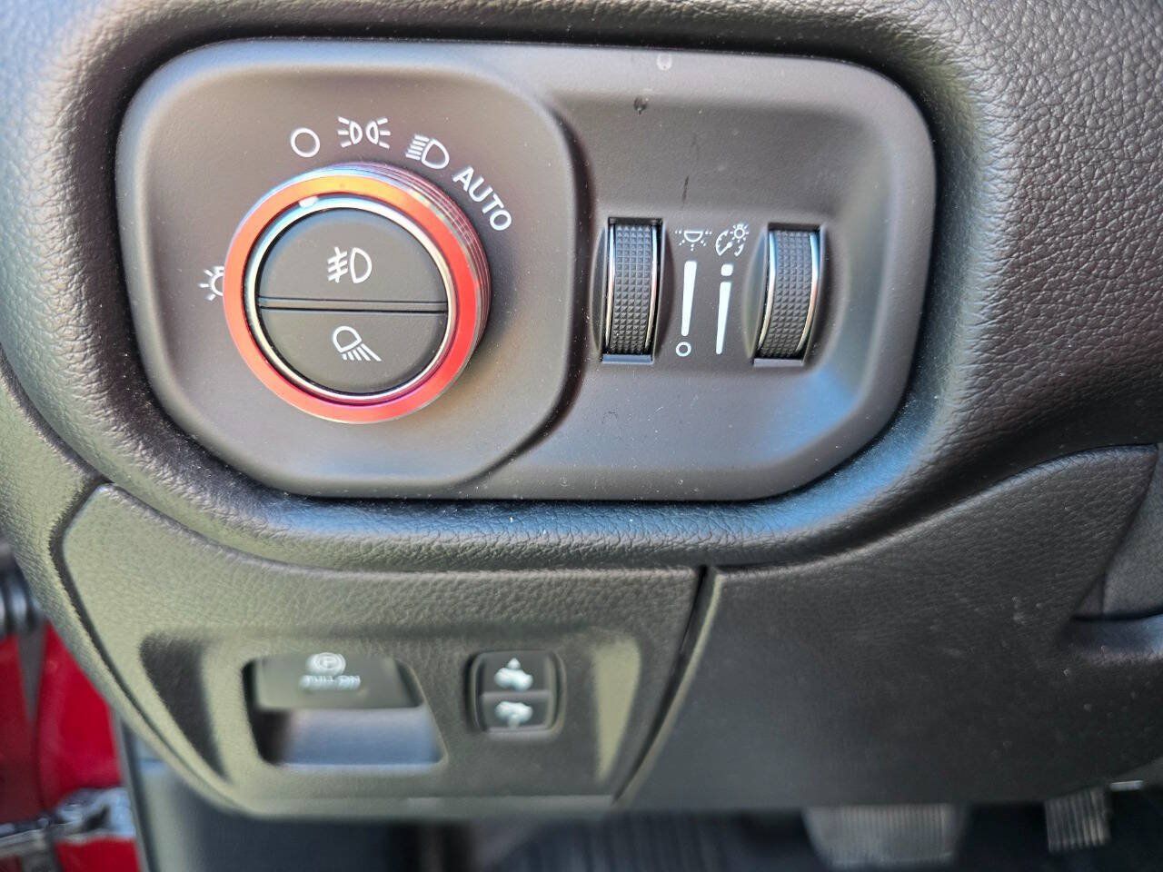 Used 2019 RAM 1500 Big Horn AWD/4WD image 16