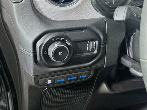 Used 2024 Jeep Wrangler Unlimited Sahara AWD/4WD image 17