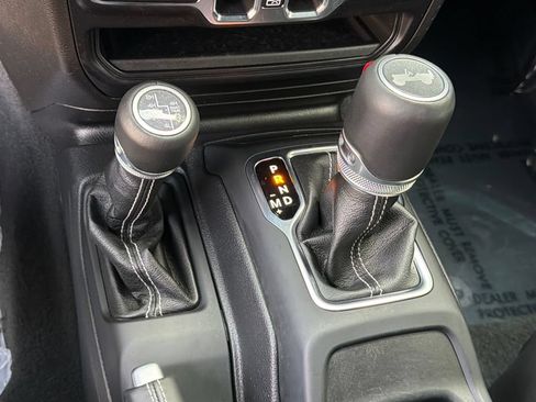 Used 2023 Jeep Wrangler Unlimited Sahara AWD/4WD image 21