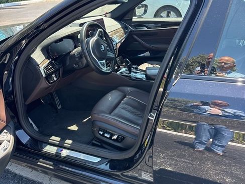 Used 2021 BMW M550i xDrive w/ Executive Package image 4