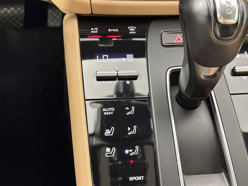 Certified 2022 Porsche Macan image 19