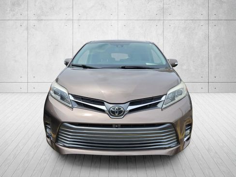 Used 2019 Toyota Sienna Limited Premium FWD image 4