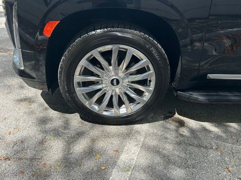 Used 2023 Cadillac Escalade Premium Luxury w/ Performance Package image 33