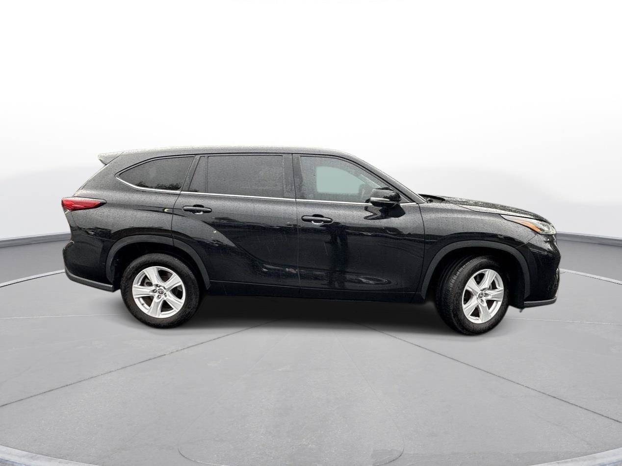 Used 2023 Toyota Highlander L FWD image 47