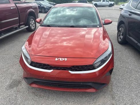 Used 2022 Kia Forte LXS FWD image 2
