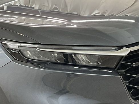 Certified 2025 Honda CR-V EX image 33