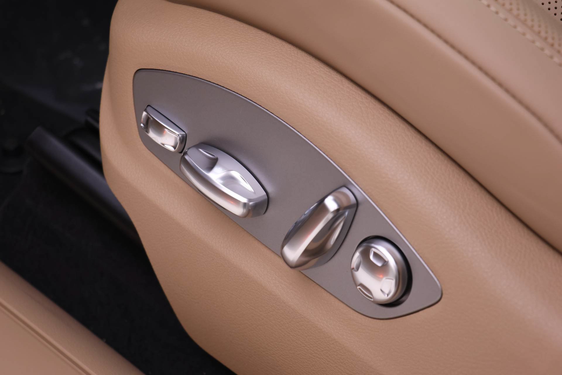Used 2026 Porsche Macan AWD/4WD image 23