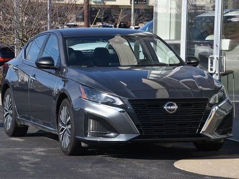 Used 2024 Nissan Altima 2.5 SV image 4