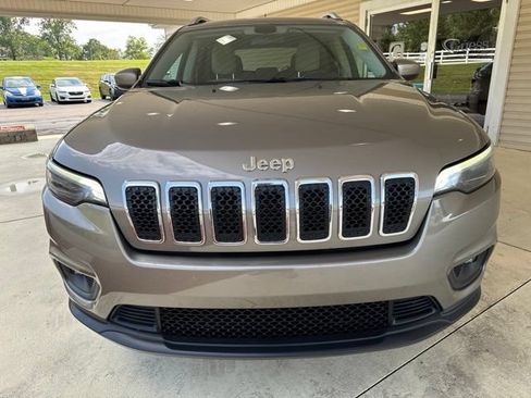 Used 2019 Jeep Cherokee Latitude w/ Cold Weather Group AWD/4WD image 10