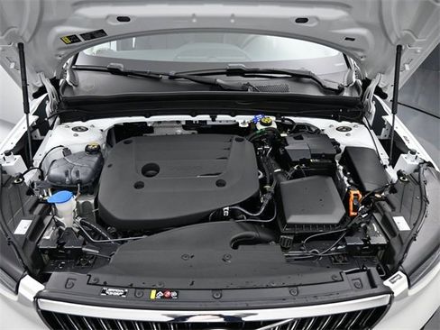 Used 2024 Volvo XC40 B5 Plus w/ Protection Package Premier image 33