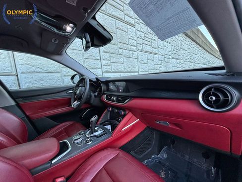 Used 2020 Alfa Romeo Stelvio w/ Nero Edizione image 18