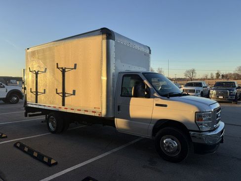 Used 2021 Ford E-350 and Econoline 350 Super Duty w/ Power Windows & Locks Group image 3
