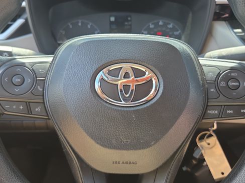 Used 2025 Toyota Corolla LE FWD image 22