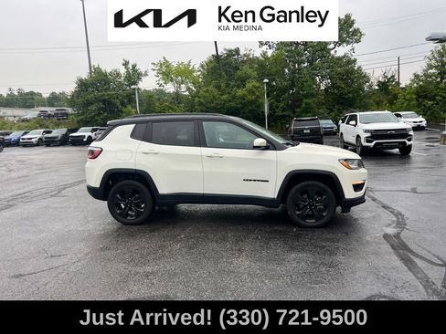 Used 2019 Jeep Compass Latitude AWD/4WD image 4