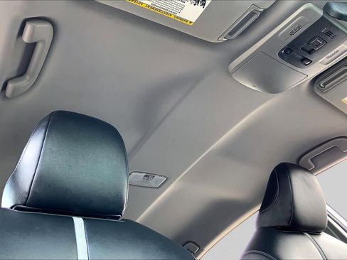 Used 2019 Toyota Camry SE FWD image 14