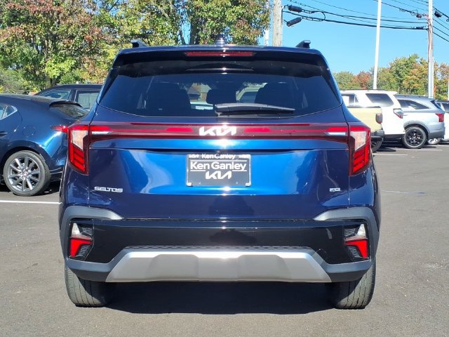 Used 2024 Kia Seltos EX AWD/4WD image 5
