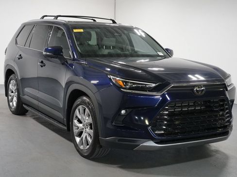 Certified 2025 Toyota Grand Highlander FWD image 3