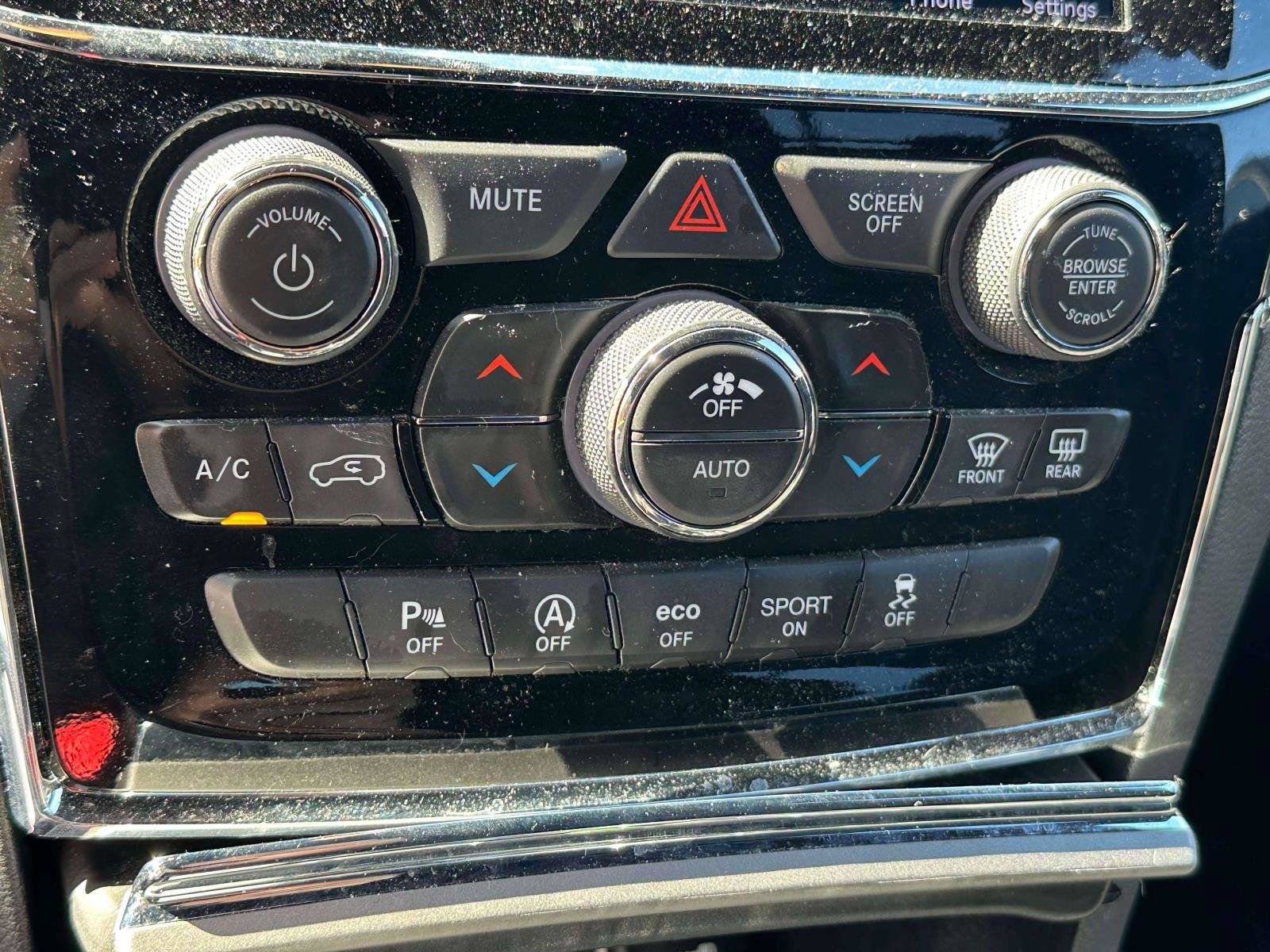 Used 2020 Jeep Grand Cherokee Limited w/ Luxury Group II AWD/4WD image 26