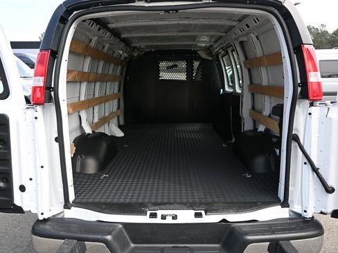 Used 2024 Chevrolet Express 2500 w/ Driver Convenience Package image 26