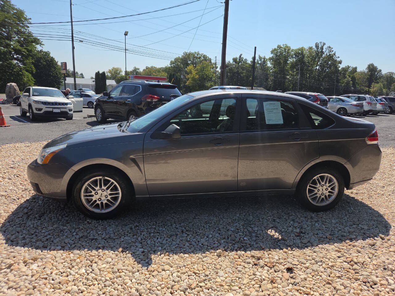 Used 2010 Ford Focus SE FWD image 4