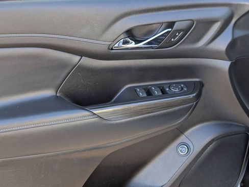 Used 2023 GMC Acadia SLT image 14