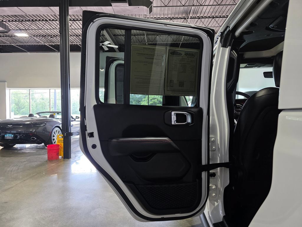 Used 2023 Jeep Gladiator Rubicon w/ LED Lighting Group AWD/4WD image 16