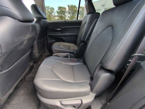 Used 2025 Toyota Grand Highlander FWD image 19