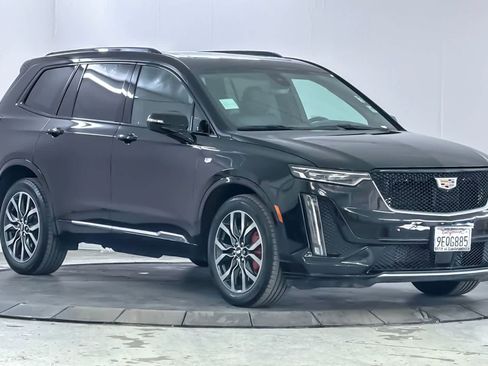 Used 2023 Cadillac XT6 Sport w/ Technology Package image 9