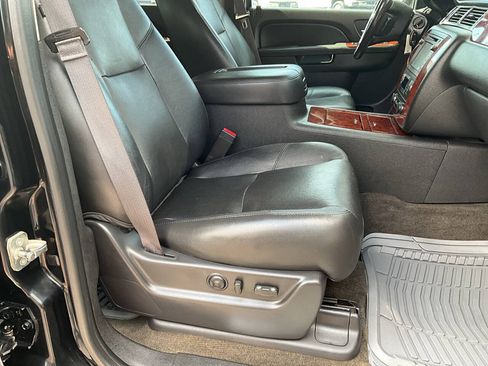 Used 2013 Chevrolet Avalanche LTZ AWD/4WD image 14