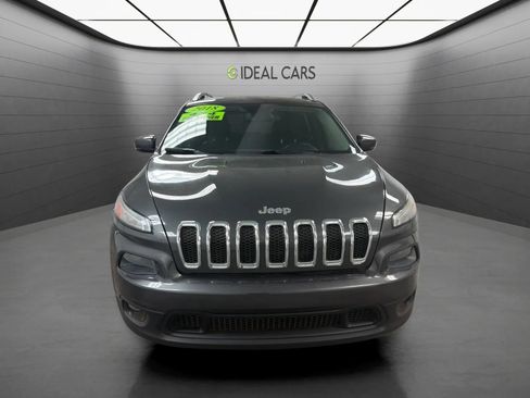 Used 2018 Jeep Cherokee Latitude Plus w/ Trailer Tow Group AWD/4WD image 2