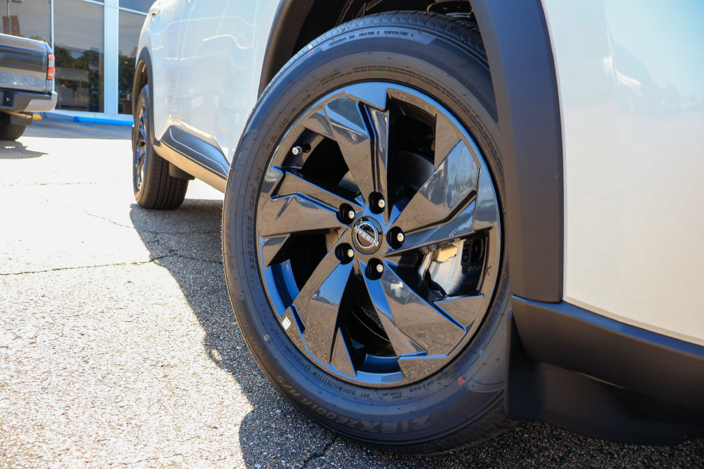 New 2026 Nissan Rogue SV FWD image 17