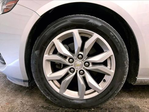 Used 2019 Chevrolet Impala LT FWD image 8