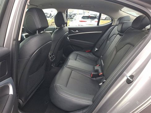 Used 2023 Genesis G70 2.0T image 11