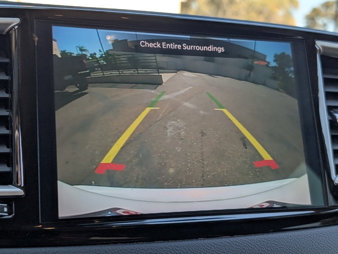 Used 2024 Chrysler Pacifica Touring-L FWD image 7