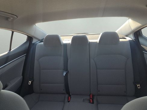 Used 2019 Hyundai Elantra SE FWD image 15