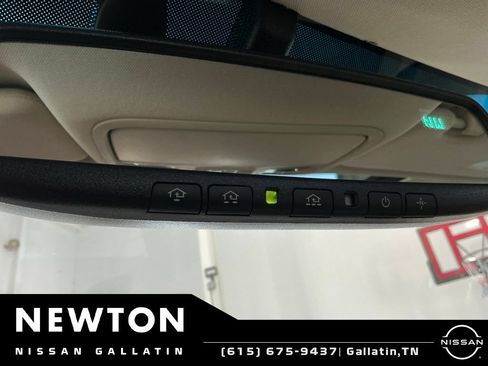 Used 2018 Kia Cadenza Premium w/ Luxury Package FWD image 28