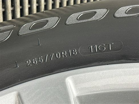 Used 2023 Nissan Armada S image 33