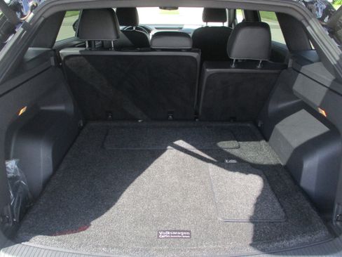 Used 2020 Volkswagen Atlas Cross Sport SE image 12