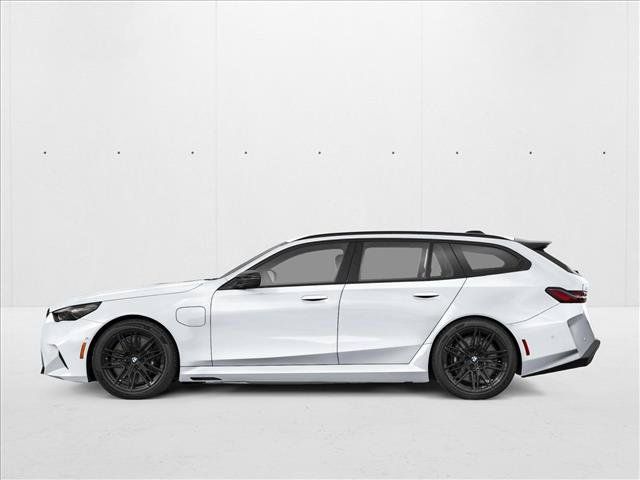 New 2027 BMW M5 Touring AWD/4WD image 3
