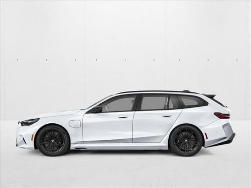 New 2027 BMW M5 Touring AWD/4WD image 3