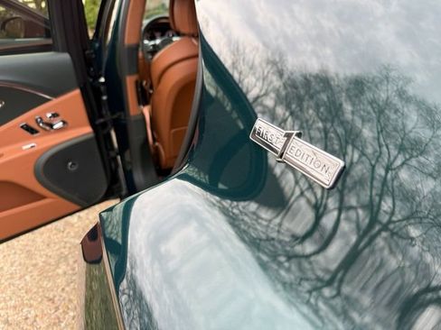 Used 2025 Bentley Flying Spur Plug-In Hybrid image 16