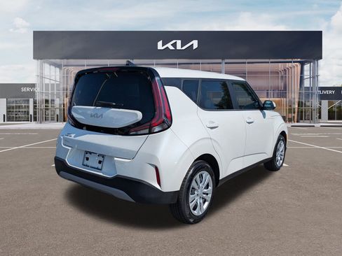 Certified 2023 Kia Soul LX FWD image 4