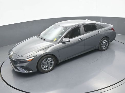 Used 2024 Hyundai Elantra SEL FWD image 43