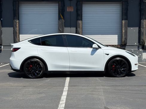 Used 2022 Tesla Model Y Performance AWD/4WD image 2