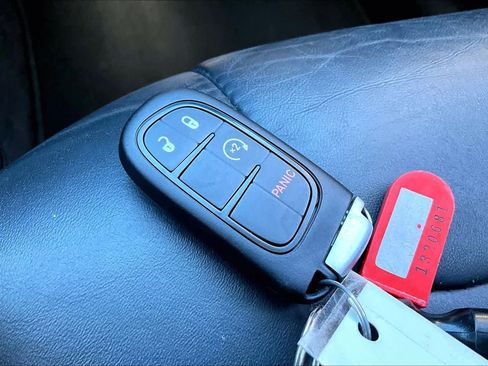 Used 2017 Jeep Cherokee Limited image 15