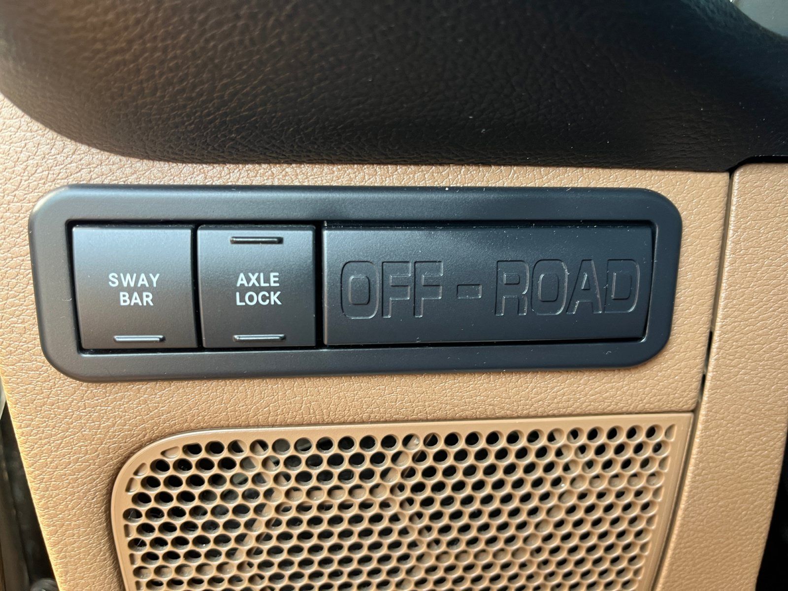 Used 2013 Jeep Wrangler Unlimited Rubicon w/ Connectivity Group AWD/4WD image 12