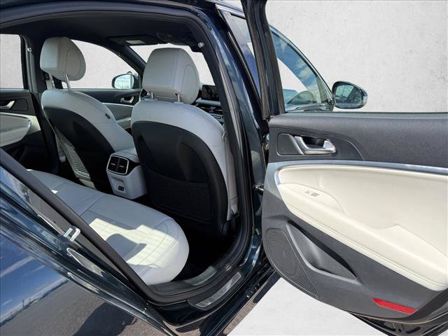 Used 2025 Genesis G70 2.5T RWD image 23